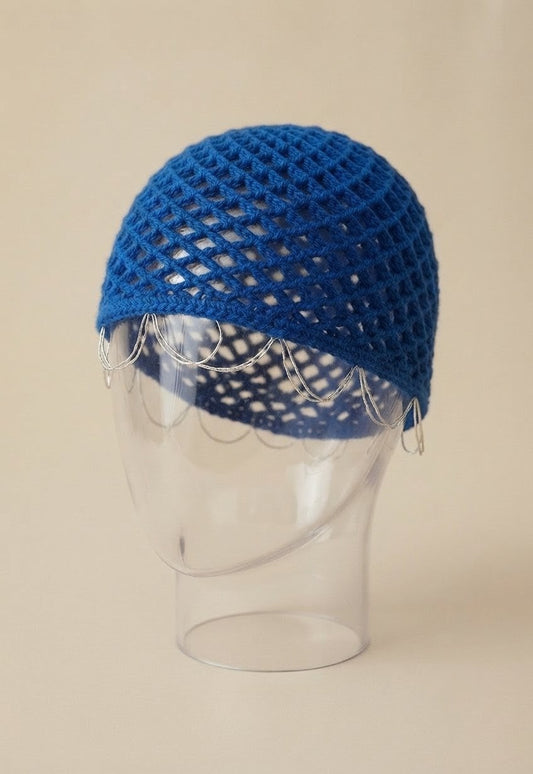 Bonnet au crochet à festons argentés — Bleu Roi