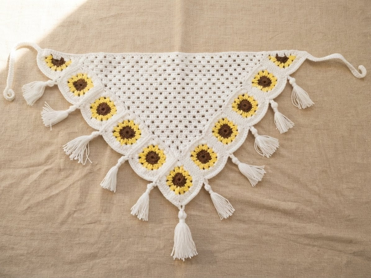 Foulard Crochet Blanc & Tournesols — Bandana Artisanal Marocain