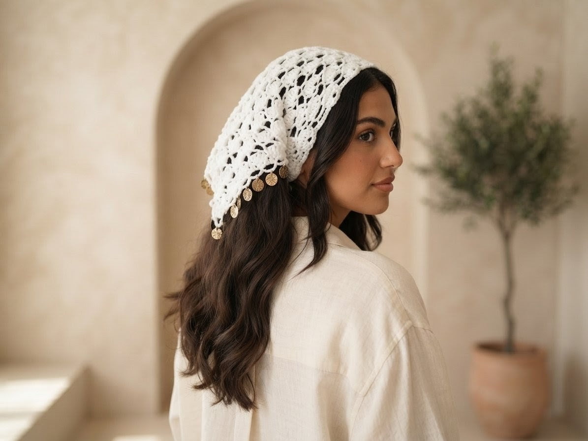 Foulard Crochet Blanc & Pièces Dorées Antiques — Bandana Artisanal Marocain
