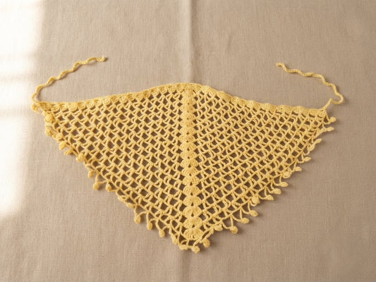 Foulard Crochet Jaune Soleil & Pompons — Bandana Artisanal Marocain