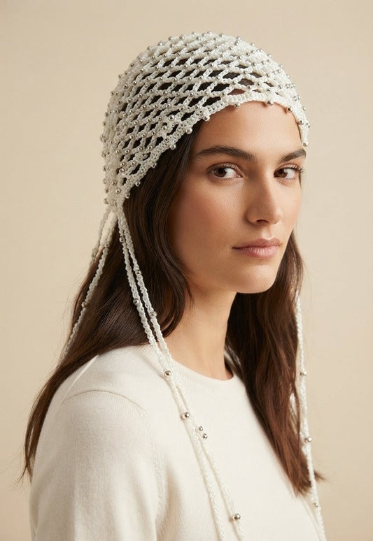 Calotte au crochet perlée à longs liens — Blanc Nacré