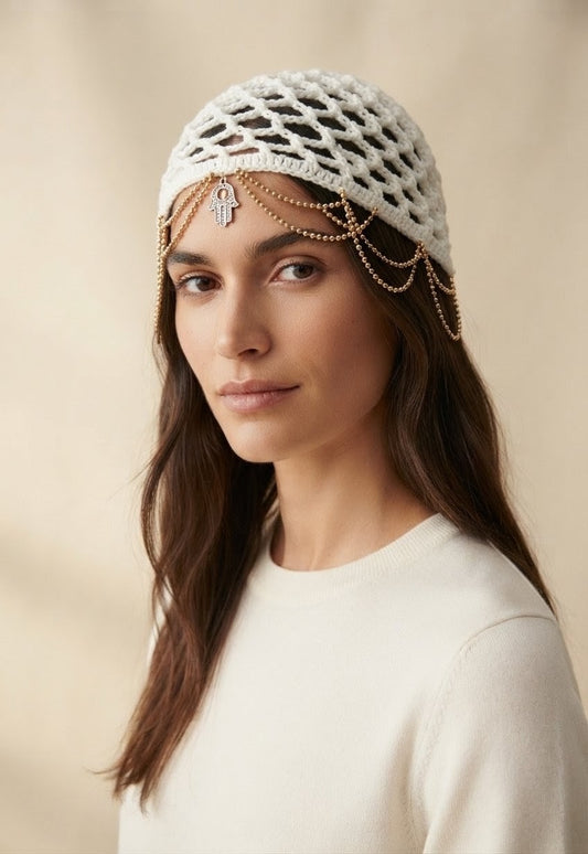 Calotte au crochet à chaînes dorées et Main de Fatma — Blanc Écru